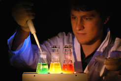 Blicken Sie hinter die Kulissen der Nanoforschung! Experimentieren Sie gemeinsam mit Wissenschaftlern des Nano-Exzellenzclusters NIM!