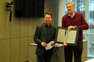 <strong><span style="color: #666666;">Presentation of the MPQ Distinguished Scholar Document to Prof. Jeff Kimble on January 16, 2014</span></strong>