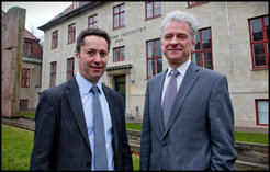 Preisverleihung am 9. Januar 2013: Prof. Ignacio Cirac (links) mit seinem langjährigen wissenschaftlichen Freund Prof. Eugene Polzik (rechts).
