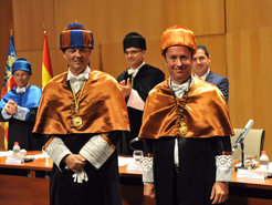 During the award ceremony: Prof. Ignacio Cirac (right) and his “Padrino”, Prof. José Capmany (left).
