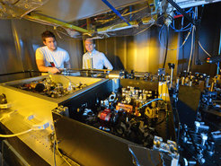 Scientists at the LMU with the new short pulse laser system recently put into operation. The laser emits 100 million infrared light pulses every second and can be used to detect and identify minimal amounts of molecules dissolved in liquids or in gases.
