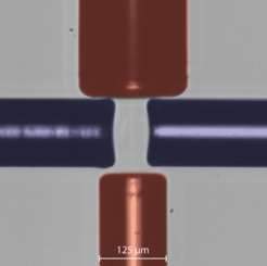 Colored image of two crossed optical fiber cavities