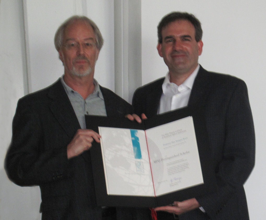 <span style="color: #666666;">Presentation of the MPQ Distinguished Scholar Document to Prof. Dan M. Stamper-Kurn on April 24, 2018</span>