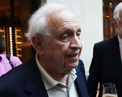 Prof. Roy Glauber zu Gast in der Ludwig-Maximilians-Universität München, anlässlich der Emeritierung des Dekans Axel Schenzle.