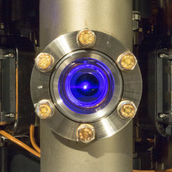Strontium atoms in a magneto optical trap (view from side).