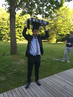 Antonio Rubio nach erfolgreicher Verteidigung seiner Dissertation.