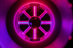 In this optical resonator, which was developed at MPQ, neutral atoms become qubits for the future quantum computers from planqc. The technology is already designed for scaling up to high qubit numbers.
