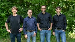 The founding team of planqc: Johannes Zeiher, Alexander Glätzle, Sebastian Blatt and Lukas Reichsöllner. Also present, but not in the photo: multi-supervisory board member and financial expert Ann-Kristin Achleitner and entrepreneur Markus Wagner.
