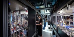 Absolute control over atoms:For laypeople, the benches with the lasers, fiber optics, lenses, reflection mirrors, and vacuum chambers look like a bewildering tangle of equipment. It often takes years to build up an experiment like this.
