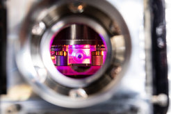 Detail of a vacuum chamber, a central part of quantum simulation experiments.