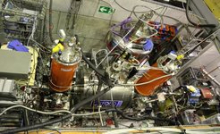 Das BASE-Experiment am CERN untersucht fundamentale Eigenschaften von Antimaterie und wird gemeinsam von Wissenschaftlern von RIKEN, MPG und PTB betrieben.
