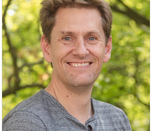 "Strongly interacting photons based on two-level systems coupled to waveguides: one, two, many" (MCQST-Colloquium) (Prof. Anders Søndberg Sørensen) "Strongly interacting photons based on two-level systems coupled to waveguides: one, two, many" (MCQST-Colloquium) (Prof. Anders Søndberg Sørensen)