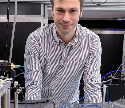 “Quantum Processors and Quantum Networks – Atom-by-Atom” (Prof. Hannes Bernien) “Quantum Processors and Quantum Networks – Atom-by-Atom” (Prof. Hannes Bernien)